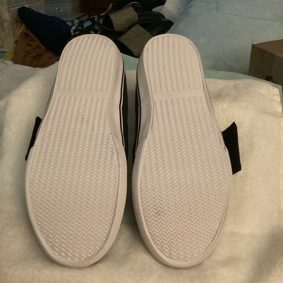 Selling one Pair of Ladies Pittsburgh Steelers Sneakers. Size 6 1/2”m. - Picture 3 of 6